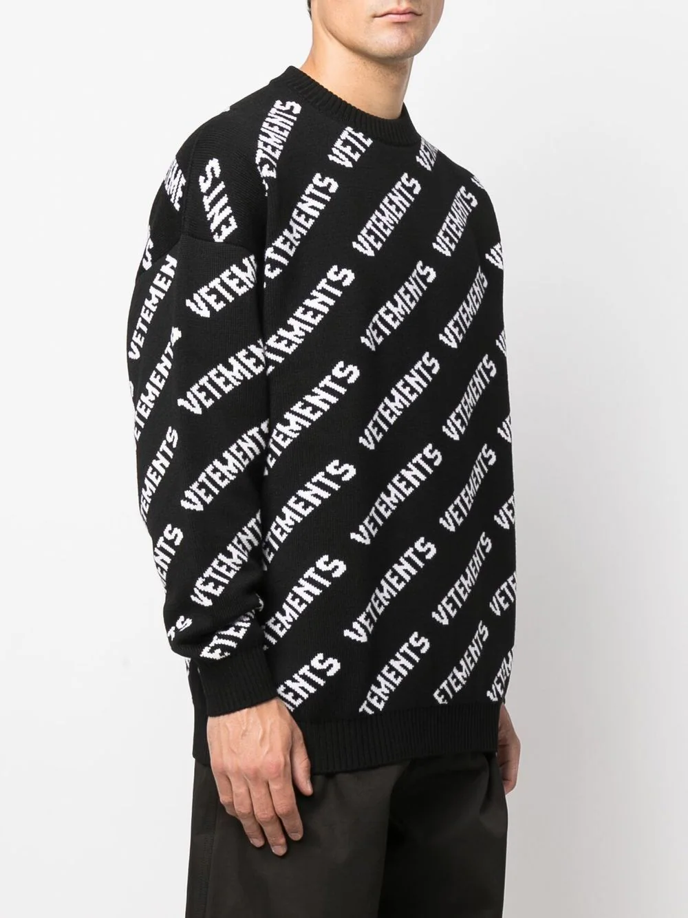 VETEMENTS logo-print crew neck jumper