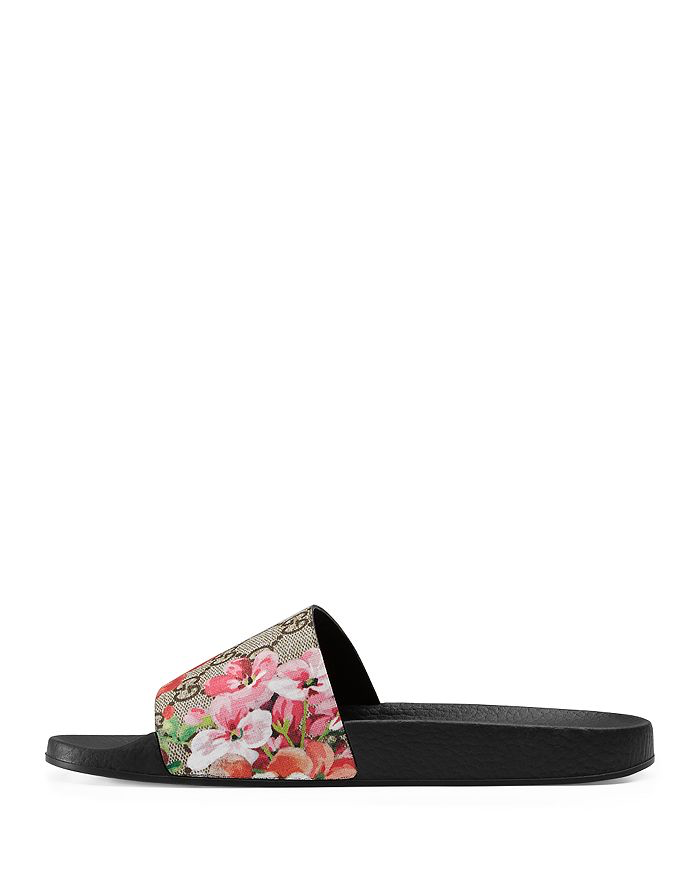 Sandalia tipo chancla con GG Floral Blossom de Gucci