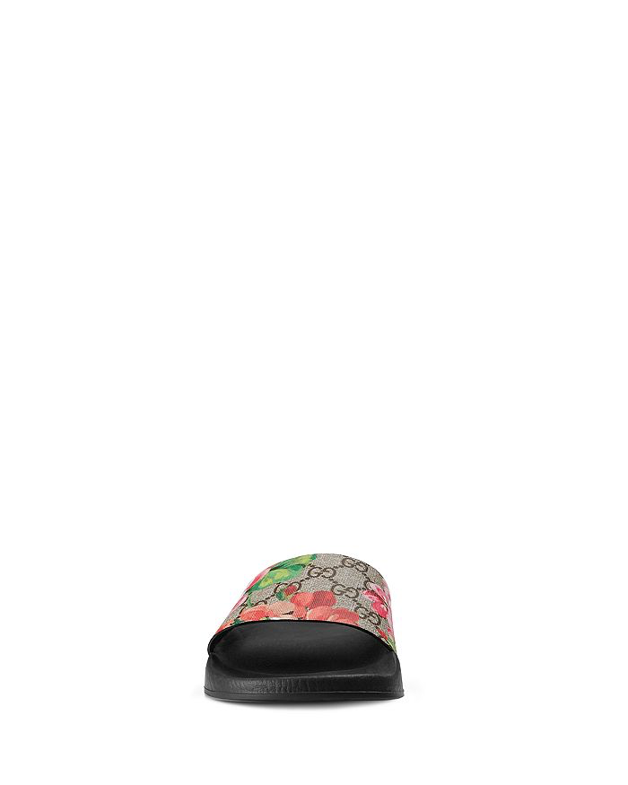 Sandalia tipo chancla con GG Floral Blossom de Gucci