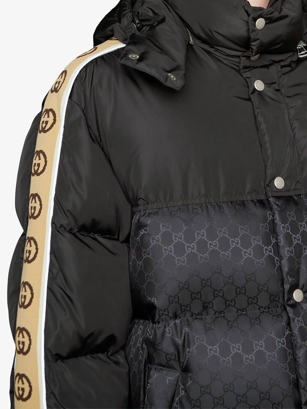 Chaqueta/abrigo acolchado con estampado de monograma de Gucci