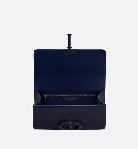 SAC À RABAT DIOR BLEU INDIGO MAT 30 MONTAIGNE EN CUIR DE VEAU GRAIN ESTAMPÉ