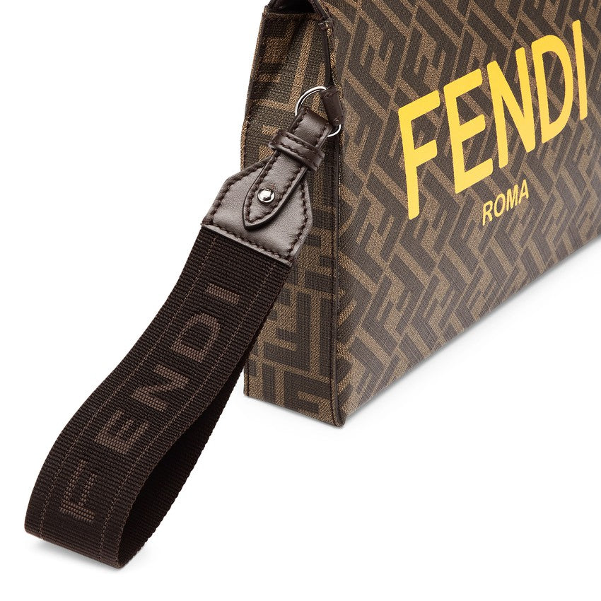 Bolso tipo clutch FENDI